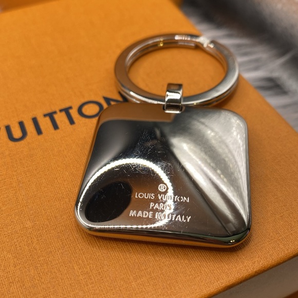 Louis Vuitton Voyagez Key Ring: Volez, Vogues, Voyagez EUC Box included - Picture 6 of 7